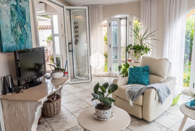 Resale - Villa -
Torrevieja - Costa Blanca