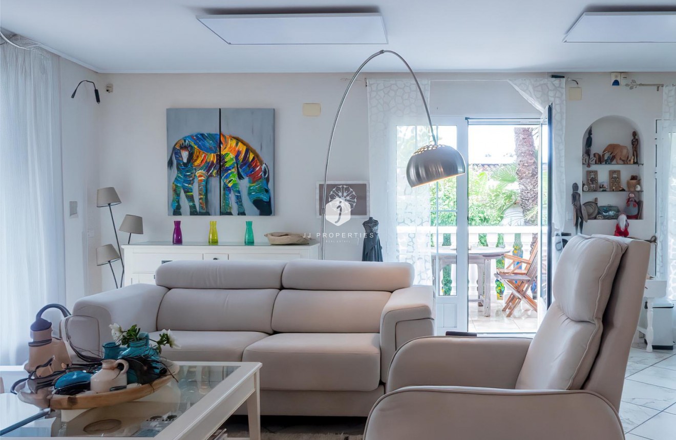 Resale - Villa -
Torrevieja - Costa Blanca