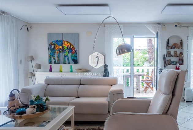 Resale - Villa -
Torrevieja - Costa Blanca