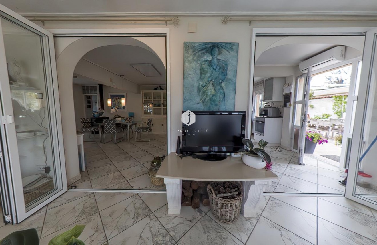 Resale - Villa -
Torrevieja - Costa Blanca