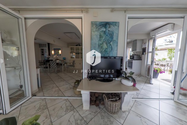 Resale - Villa -
Torrevieja - Costa Blanca