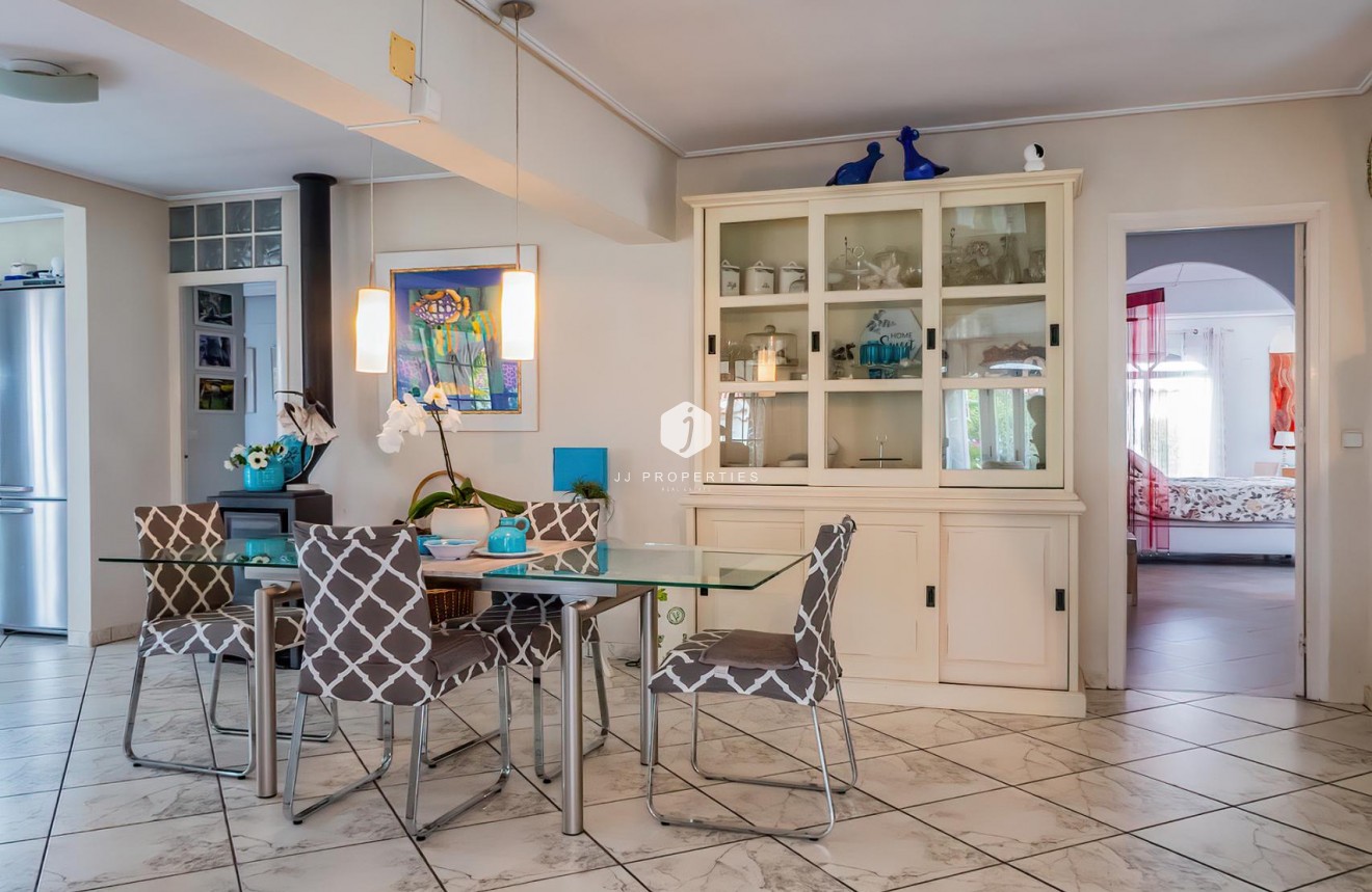 Resale - Villa -
Torrevieja - Costa Blanca