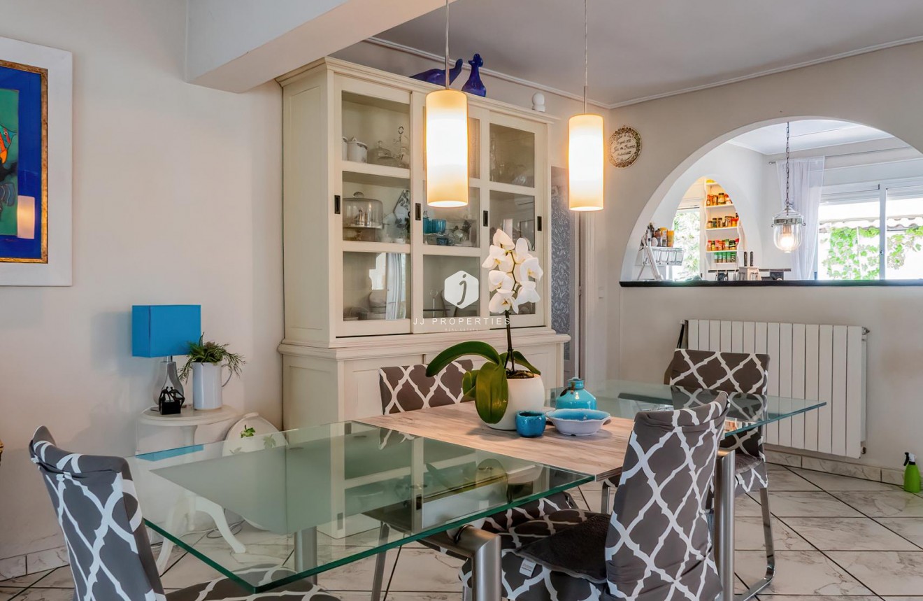 Resale - Villa -
Torrevieja - Costa Blanca