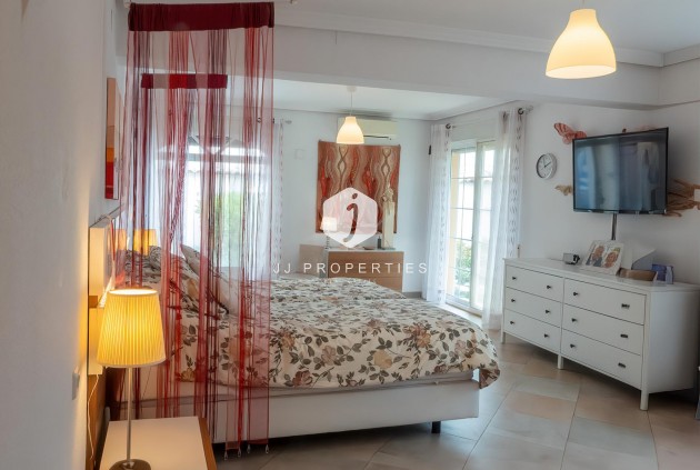 Resale - Villa -
Torrevieja - Costa Blanca