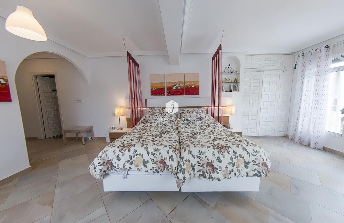 Resale - Villa -
Torrevieja - Costa Blanca