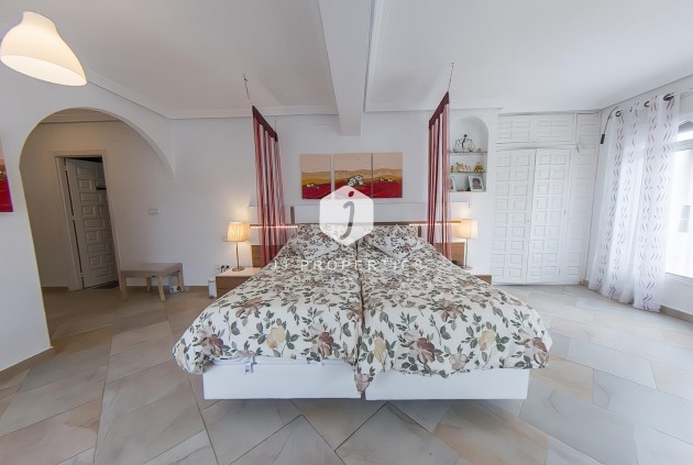 Resale - Villa -
Torrevieja - Costa Blanca