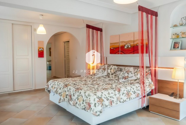 Resale - Villa -
Torrevieja - Costa Blanca