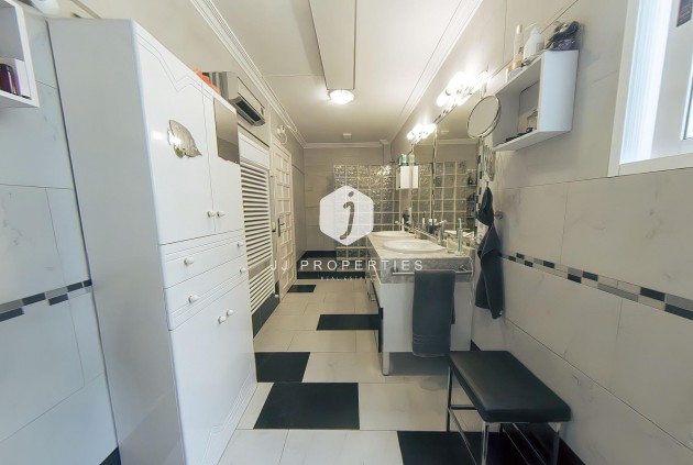 Resale - Villa -
Torrevieja - Costa Blanca