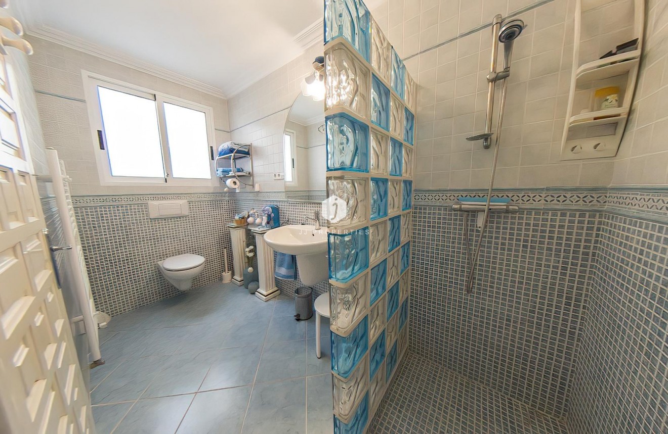 Resale - Villa -
Torrevieja - Costa Blanca