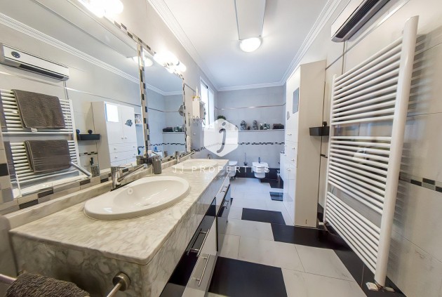 Resale - Villa -
Torrevieja - Costa Blanca