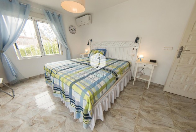 Resale - Villa -
Torrevieja - Costa Blanca