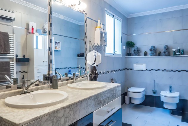 Resale - Villa -
Torrevieja - Costa Blanca