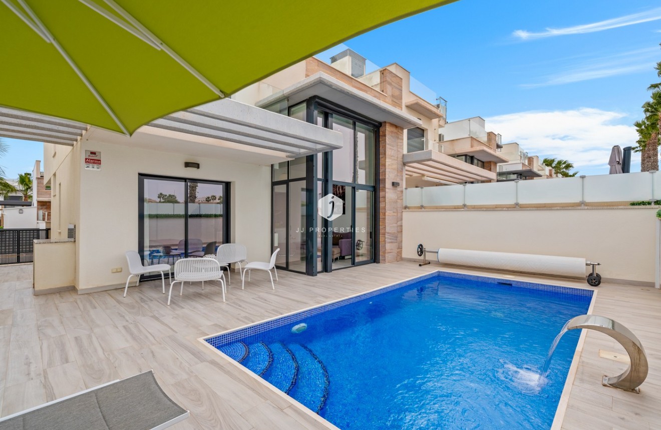 Resale - Villa -
Orihuela Costa - Cabo Roig