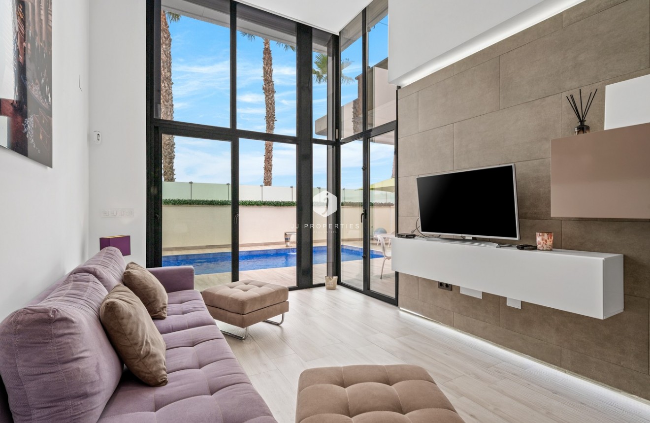 Resale - Villa -
Orihuela Costa - Cabo Roig