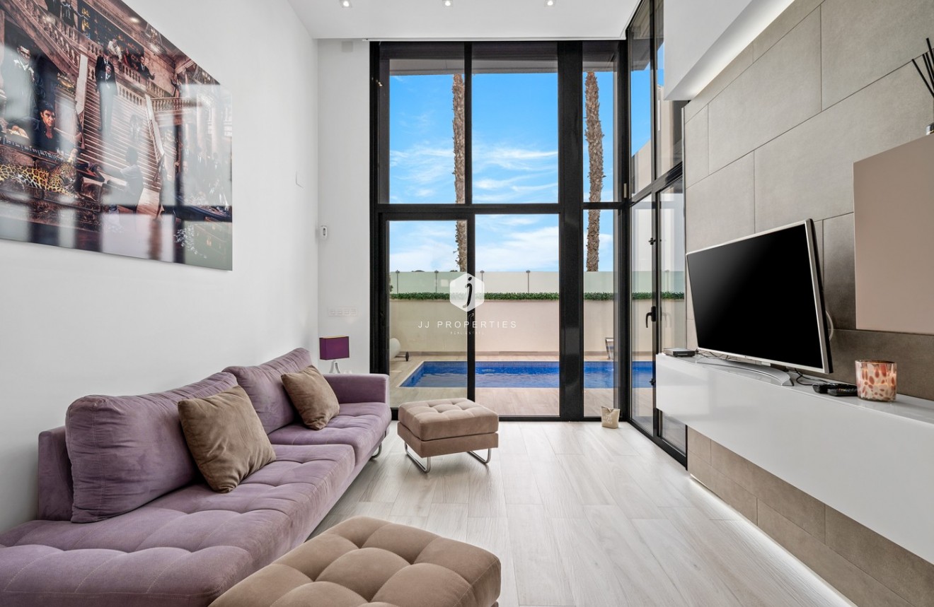 Resale - Villa -
Orihuela Costa - Cabo Roig