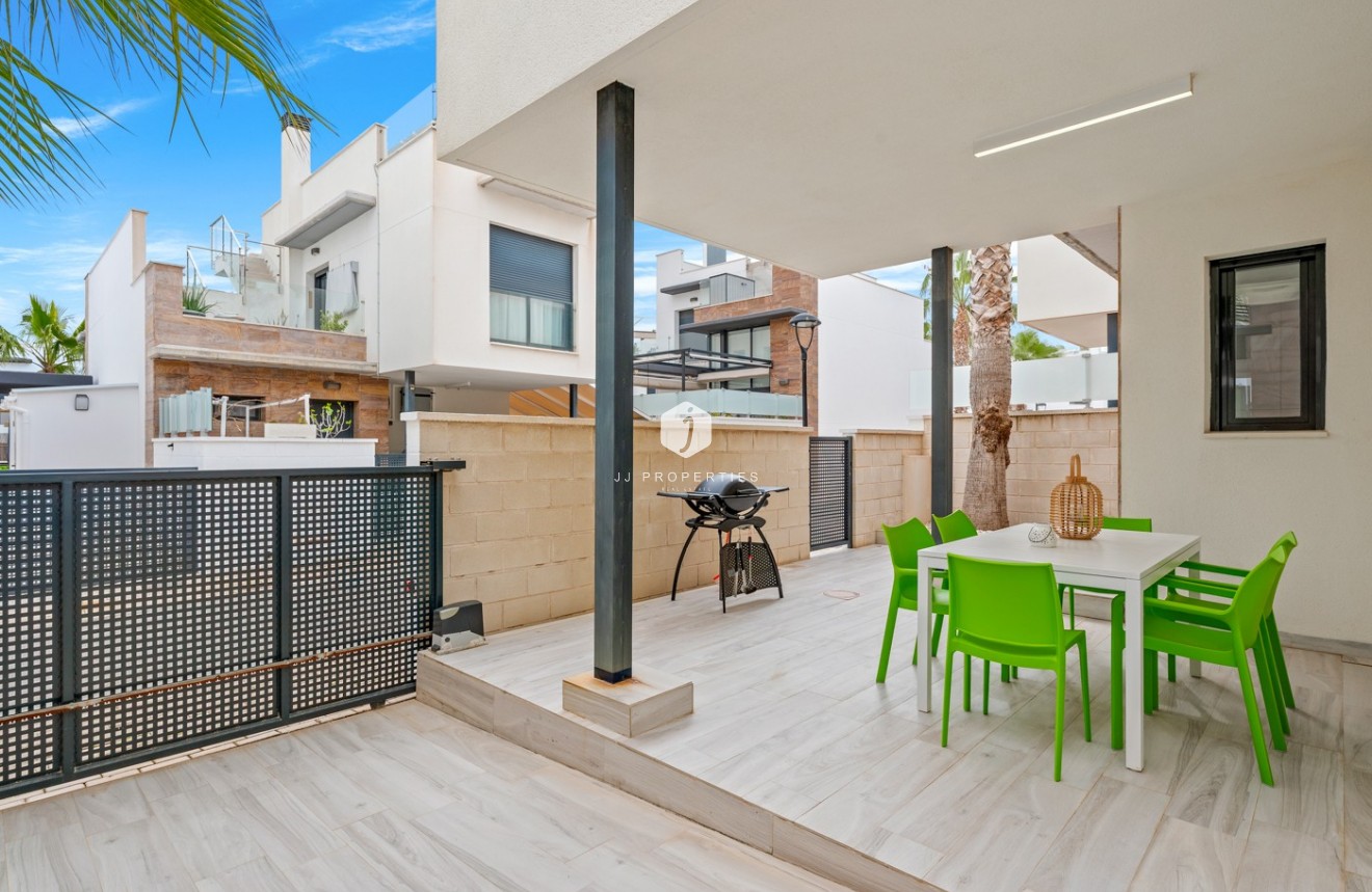 Resale - Villa -
Orihuela Costa - Cabo Roig