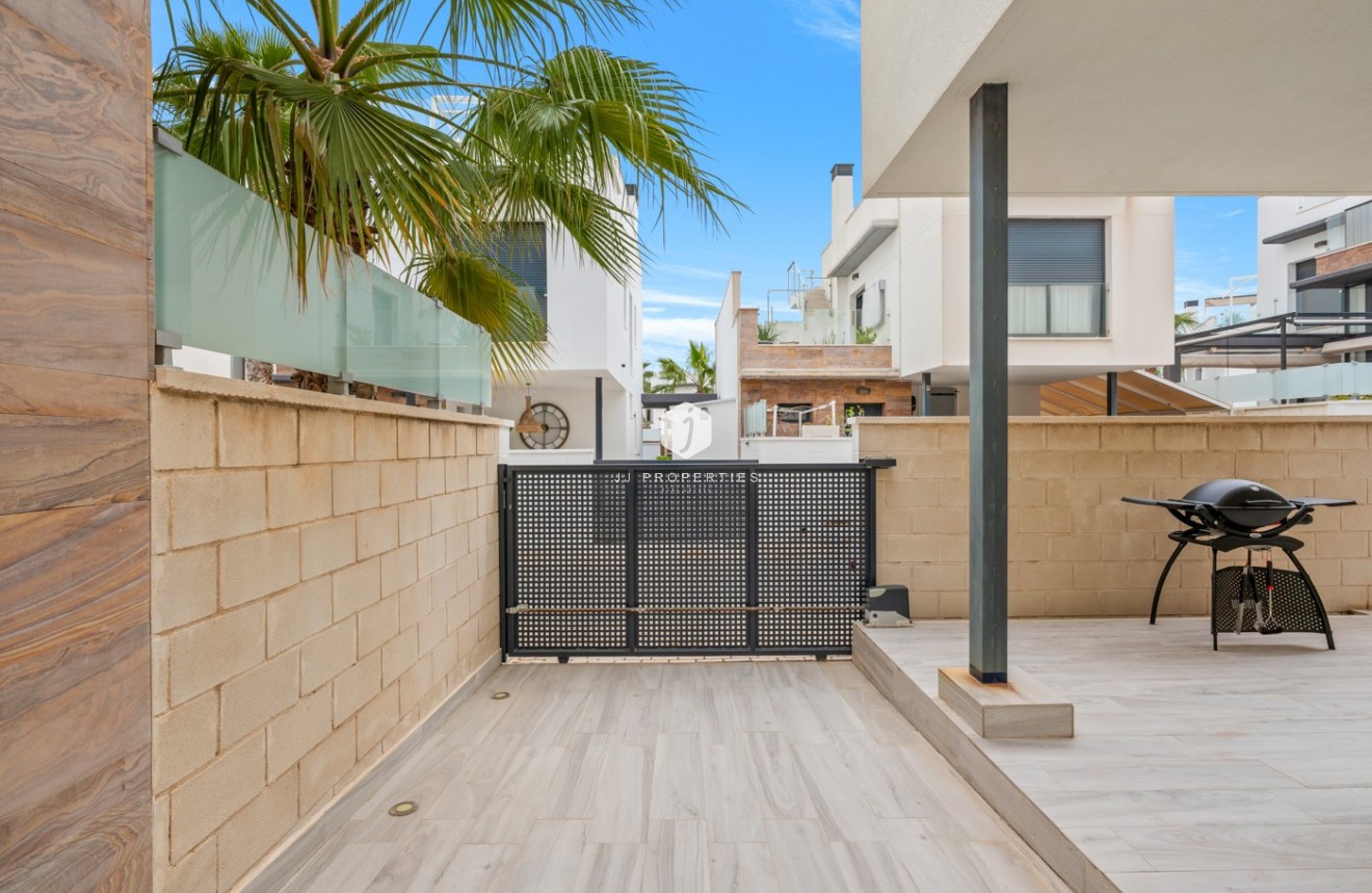 Resale - Villa -
Orihuela Costa - Cabo Roig