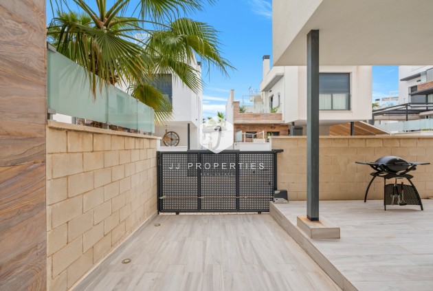 Resale - Villa -
Orihuela Costa - Cabo Roig