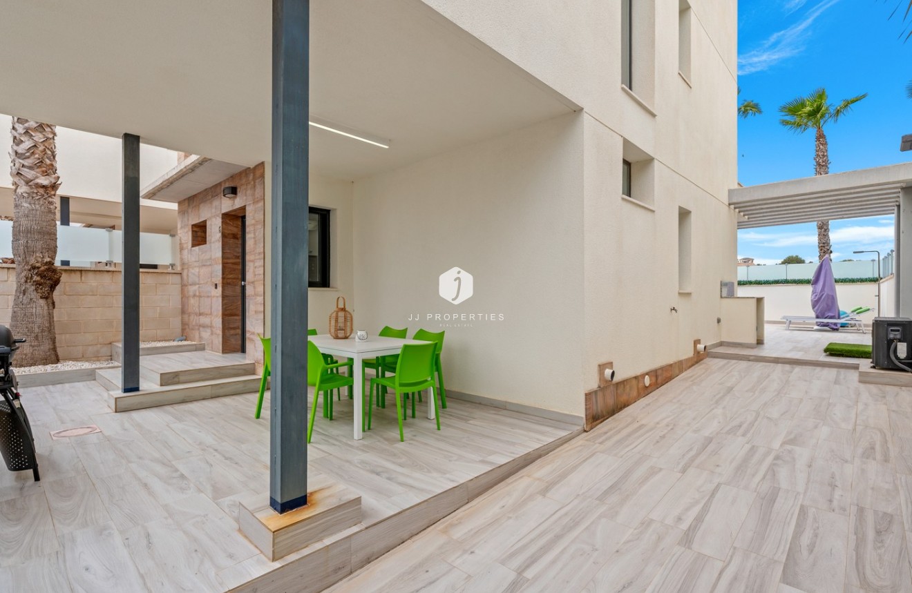 Resale - Villa -
Orihuela Costa - Cabo Roig