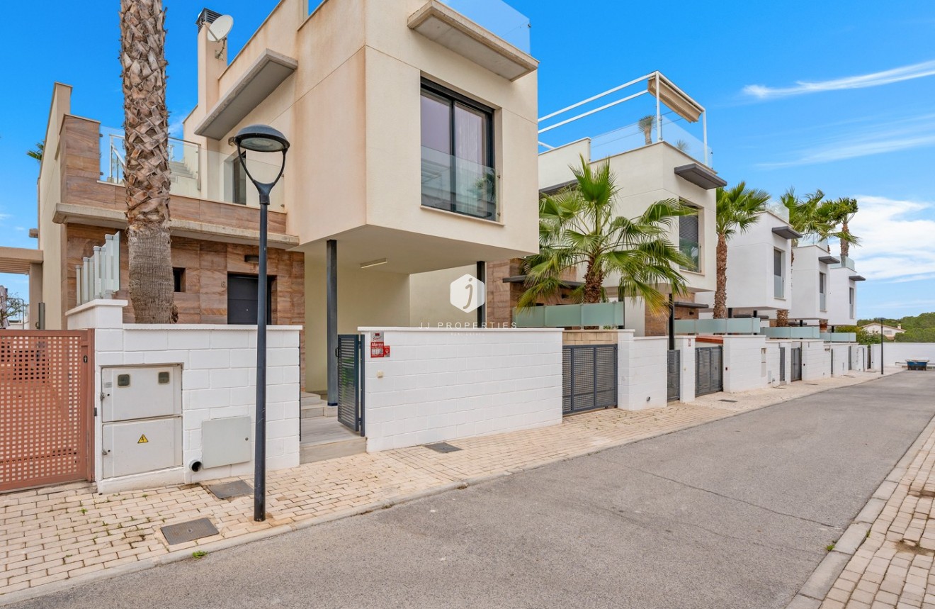 Resale - Villa -
Orihuela Costa - Cabo Roig