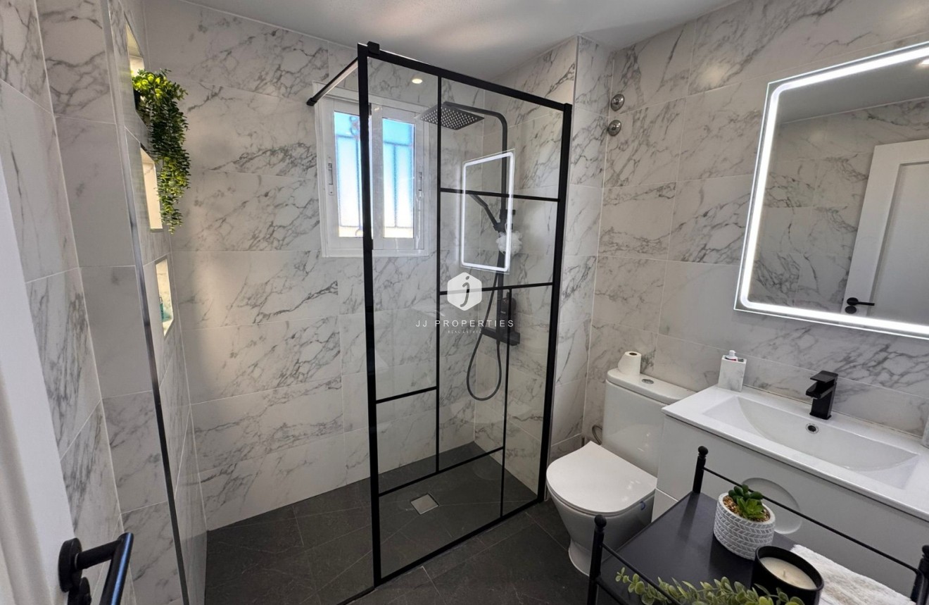 D'occasion - Chalet -
Campoamor - Costa Blanca