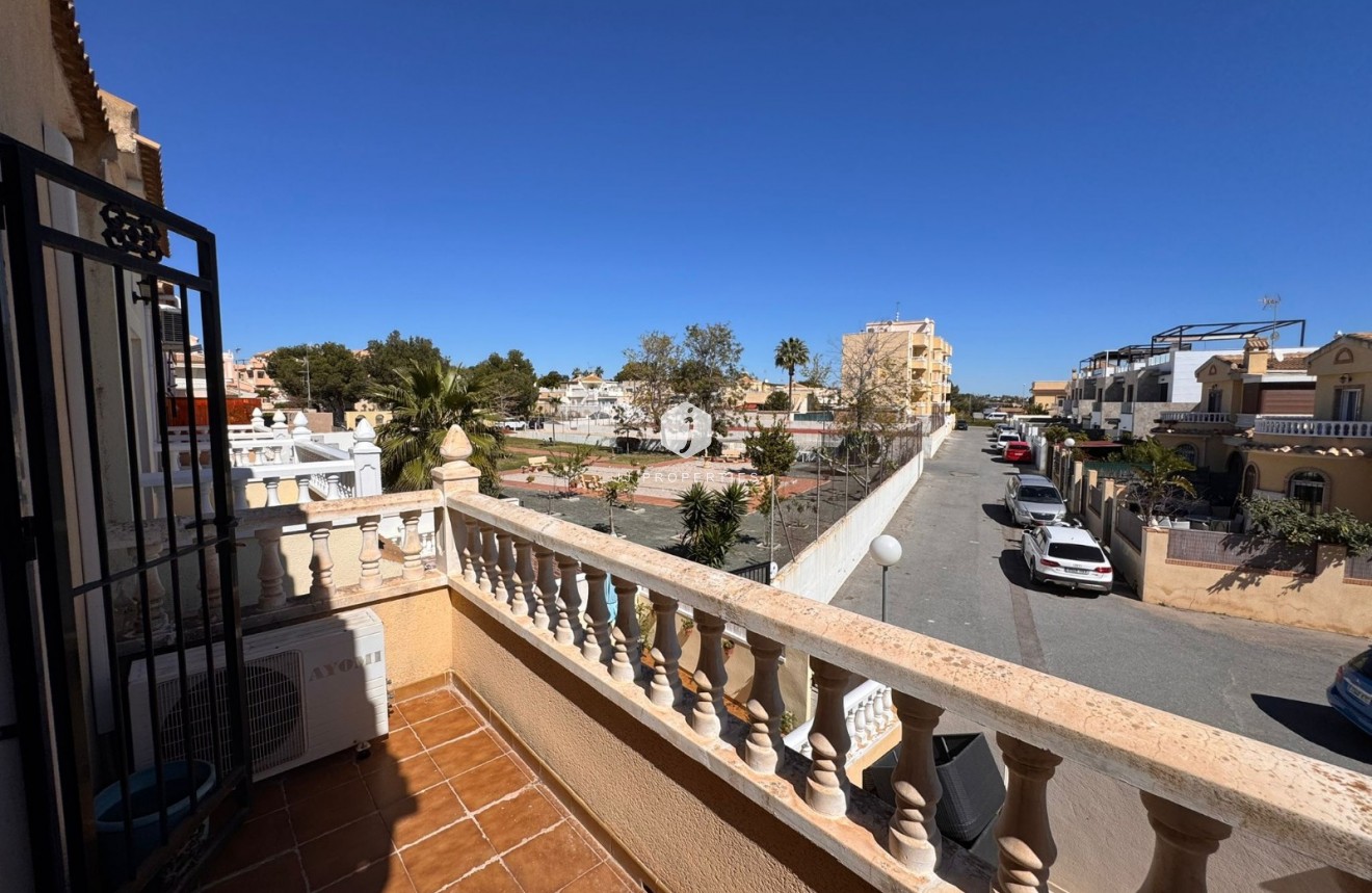 D'occasion - Chalet -
Campoamor - Costa Blanca