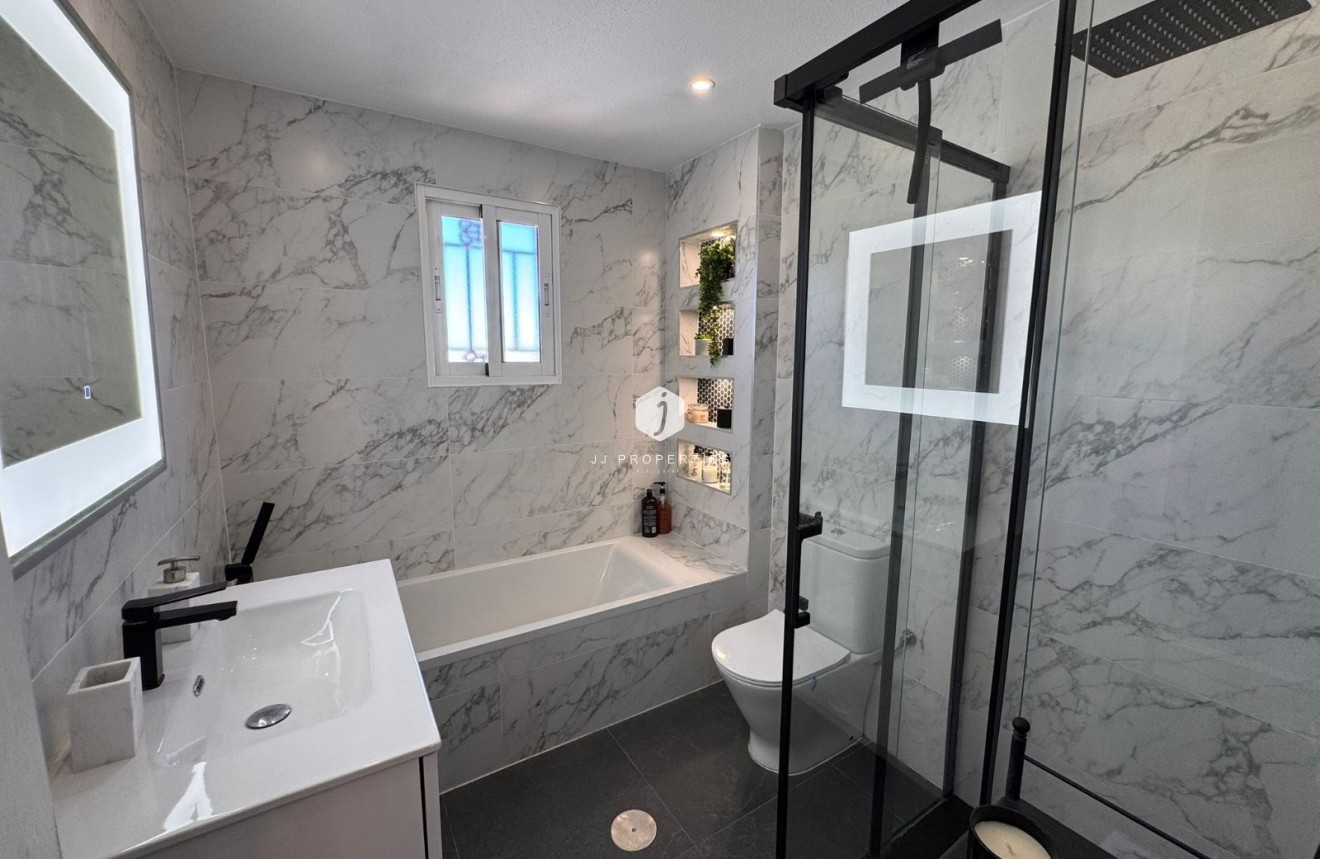 D'occasion - Chalet -
Campoamor - Costa Blanca