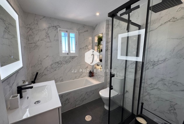 D'occasion - Chalet -
Campoamor - Costa Blanca