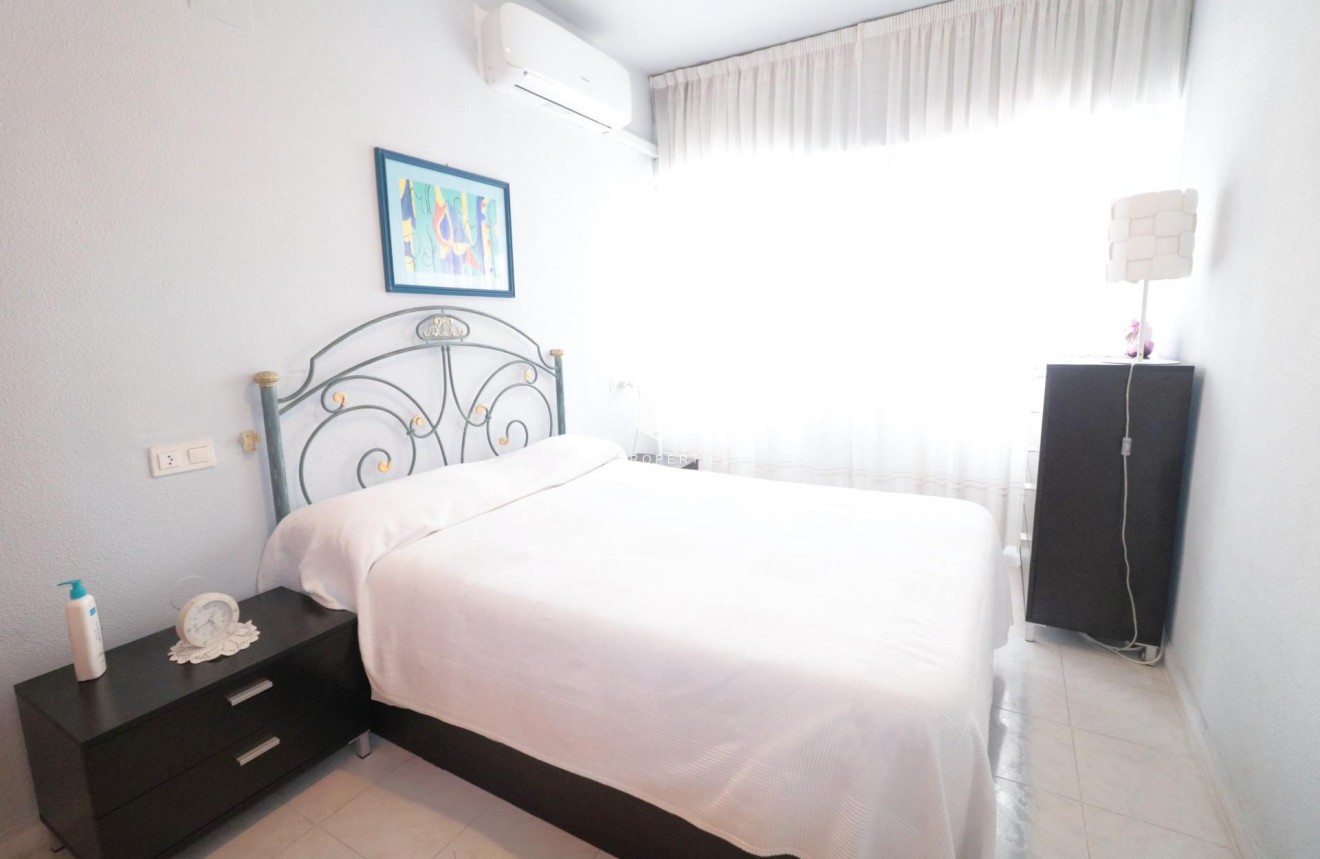Resale - Apartment / flat -
Torrevieja - Playa de los Naufragos