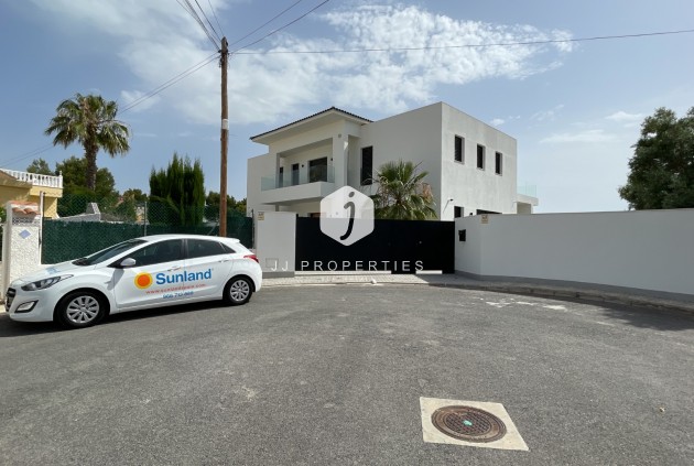 Resale - Villa -
Ciudad Quesada - Costa Blanca