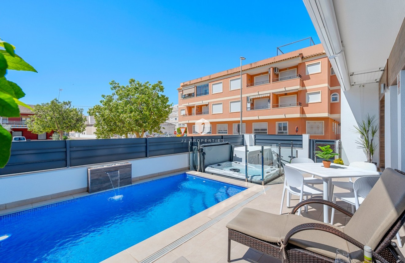 Resale - Chalet -
Formentera del Segura - Costa Blanca