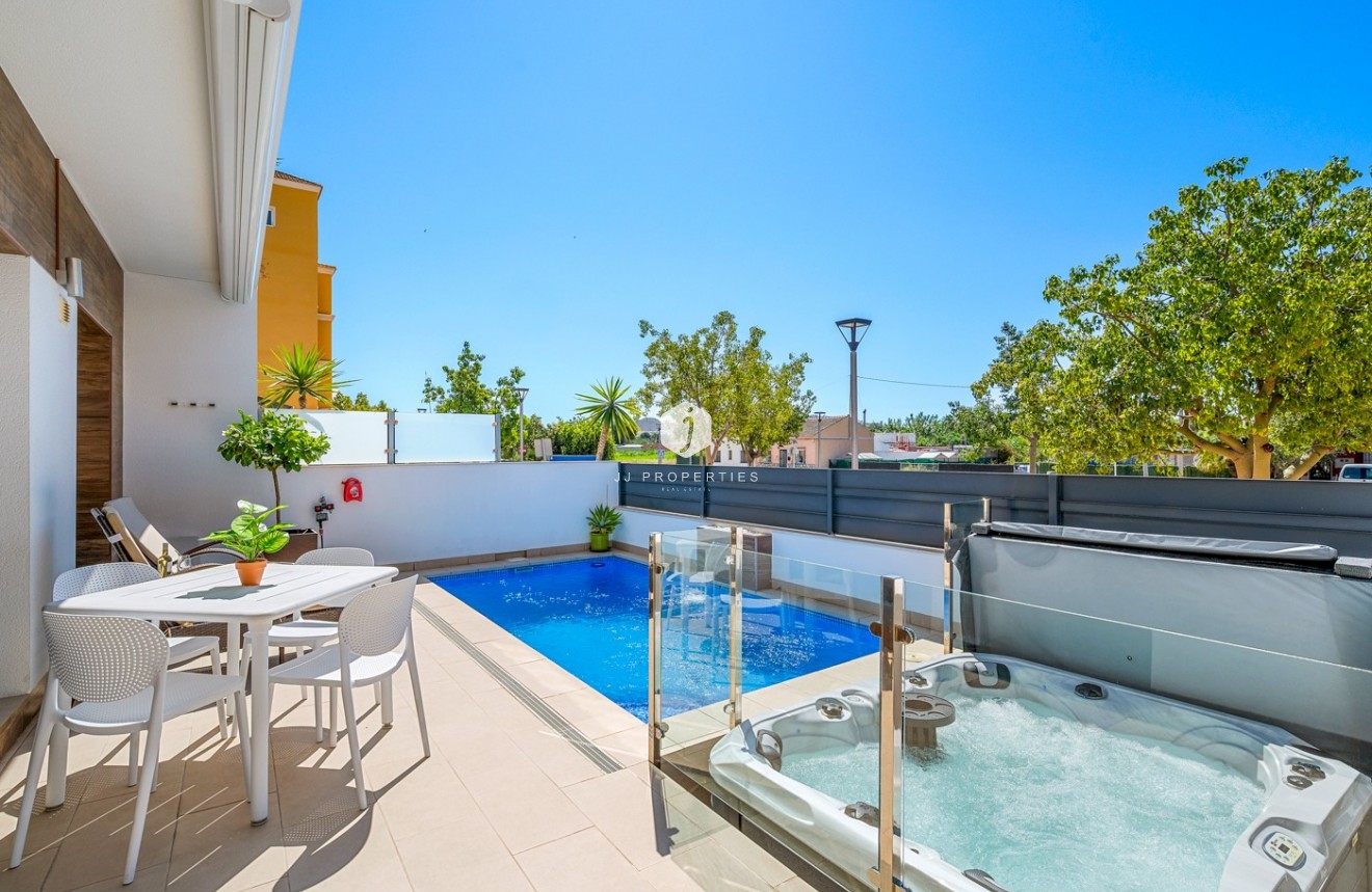 Resale - Chalet -
Formentera del Segura - Costa Blanca