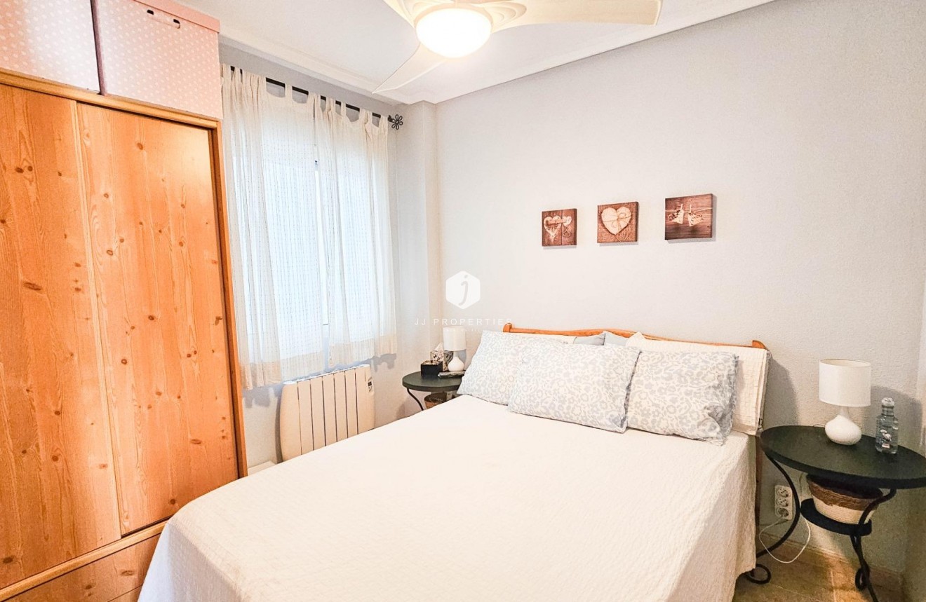 Resale - Apartment / flat -
Torrevieja - Centro