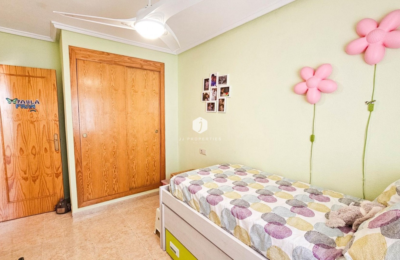 Resale - Apartment / flat -
Torrevieja - Centro