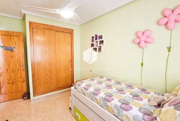 Resale - Apartment / flat -
Torrevieja - Centro