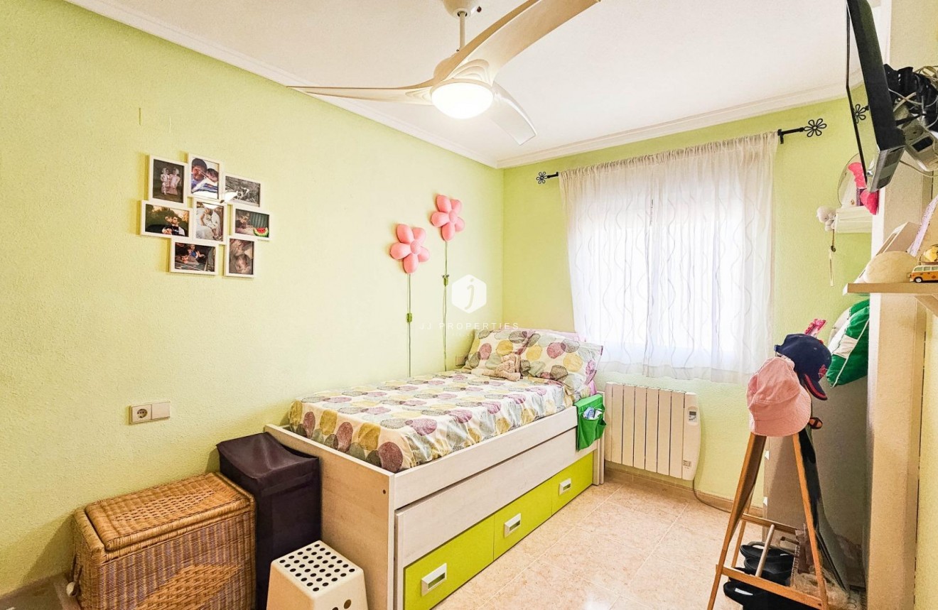 Resale - Apartment / flat -
Torrevieja - Centro