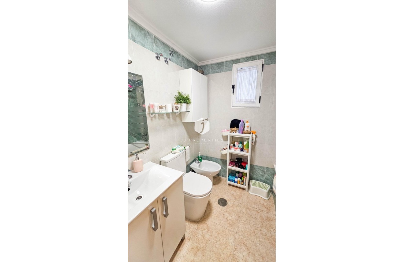 Resale - Apartment / flat -
Torrevieja - Centro