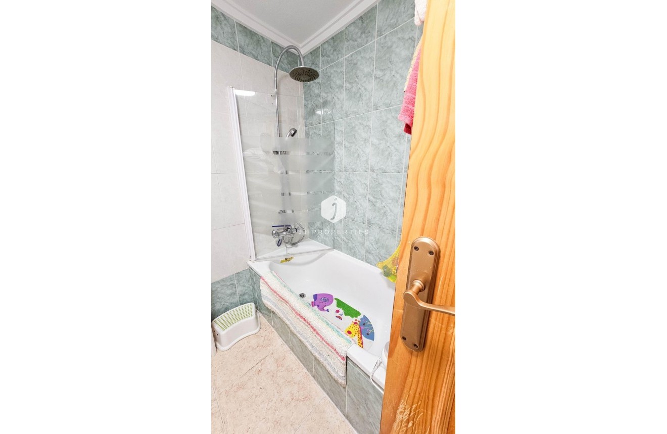Resale - Apartment / flat -
Torrevieja - Centro