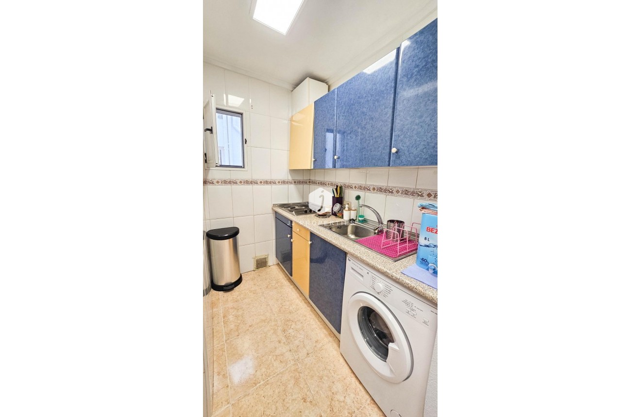 Resale - Apartment / flat -
Torrevieja - Centro