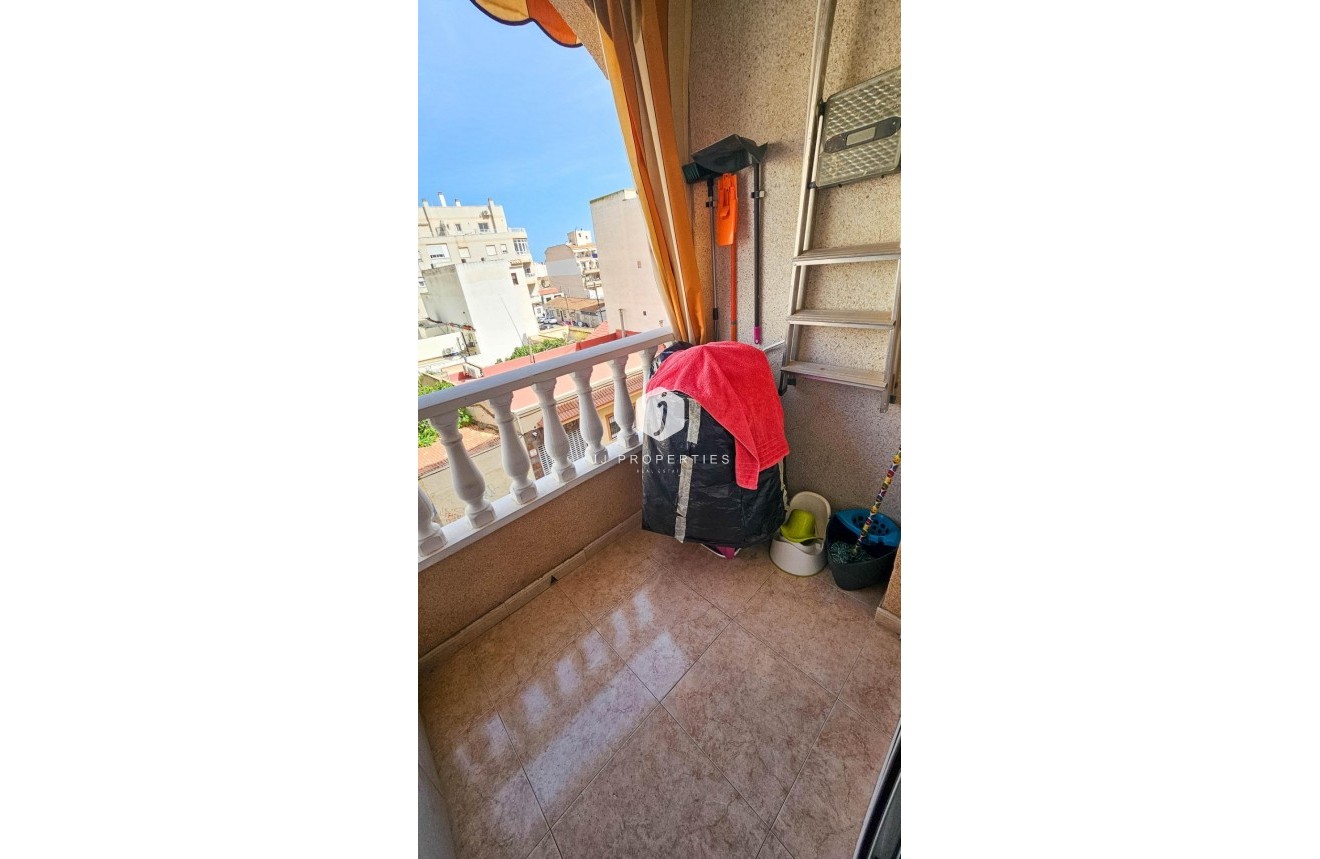 Resale - Apartment / flat -
Torrevieja - Centro