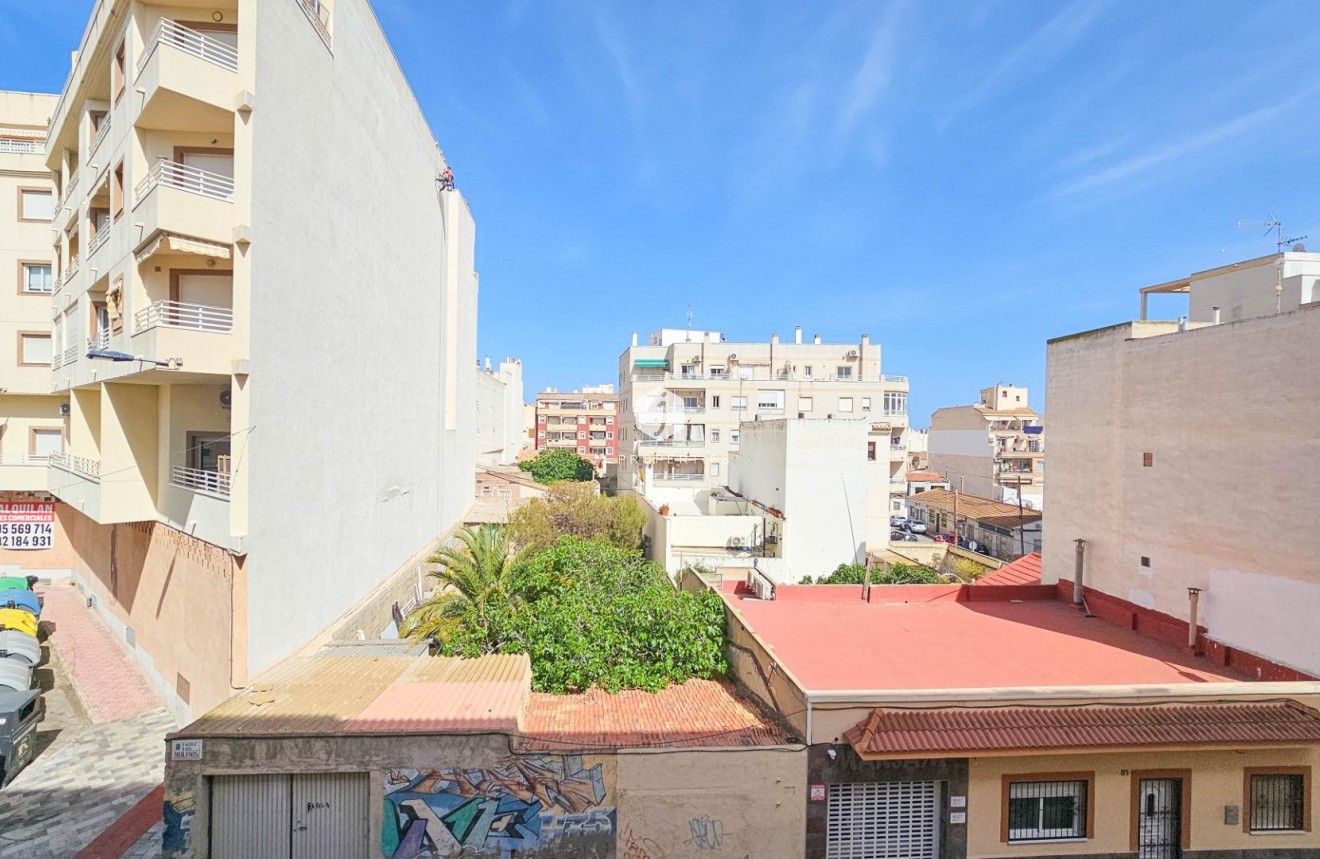 Resale - Apartment / flat -
Torrevieja - Centro