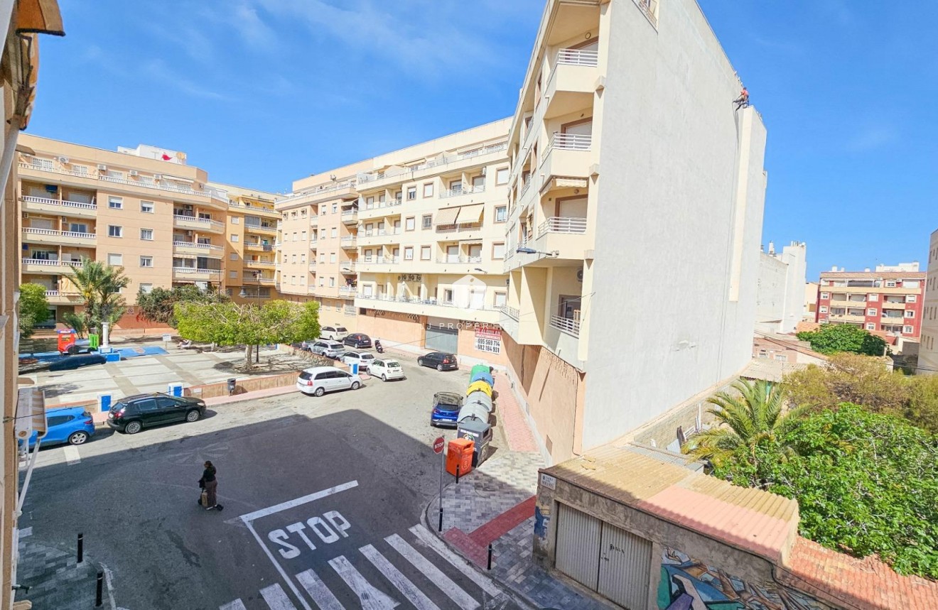 Resale - Apartment / flat -
Torrevieja - Centro