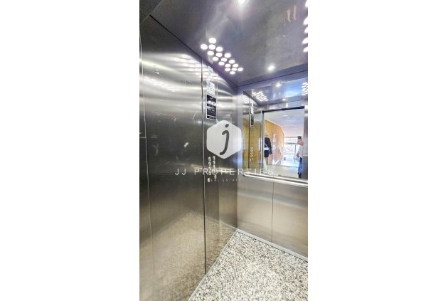 Resale - Apartment / flat -
Torrevieja - Centro