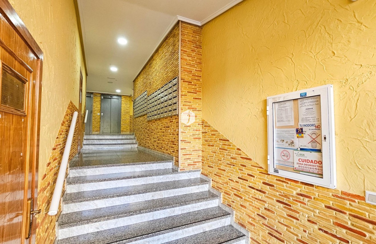 Resale - Apartment / flat -
Torrevieja - Centro