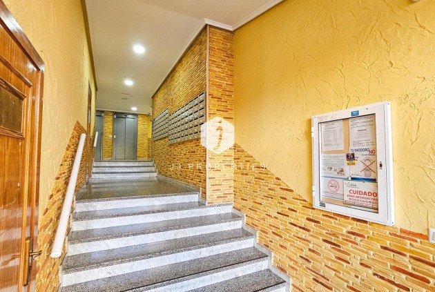 Resale - Apartment / flat -
Torrevieja - Centro