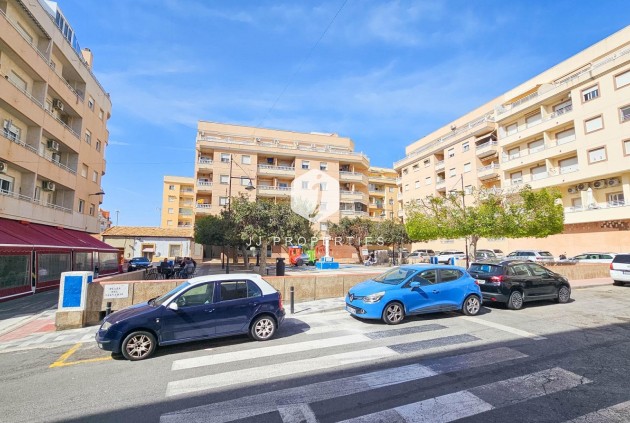Resale - Apartment / flat -
Torrevieja - Centro