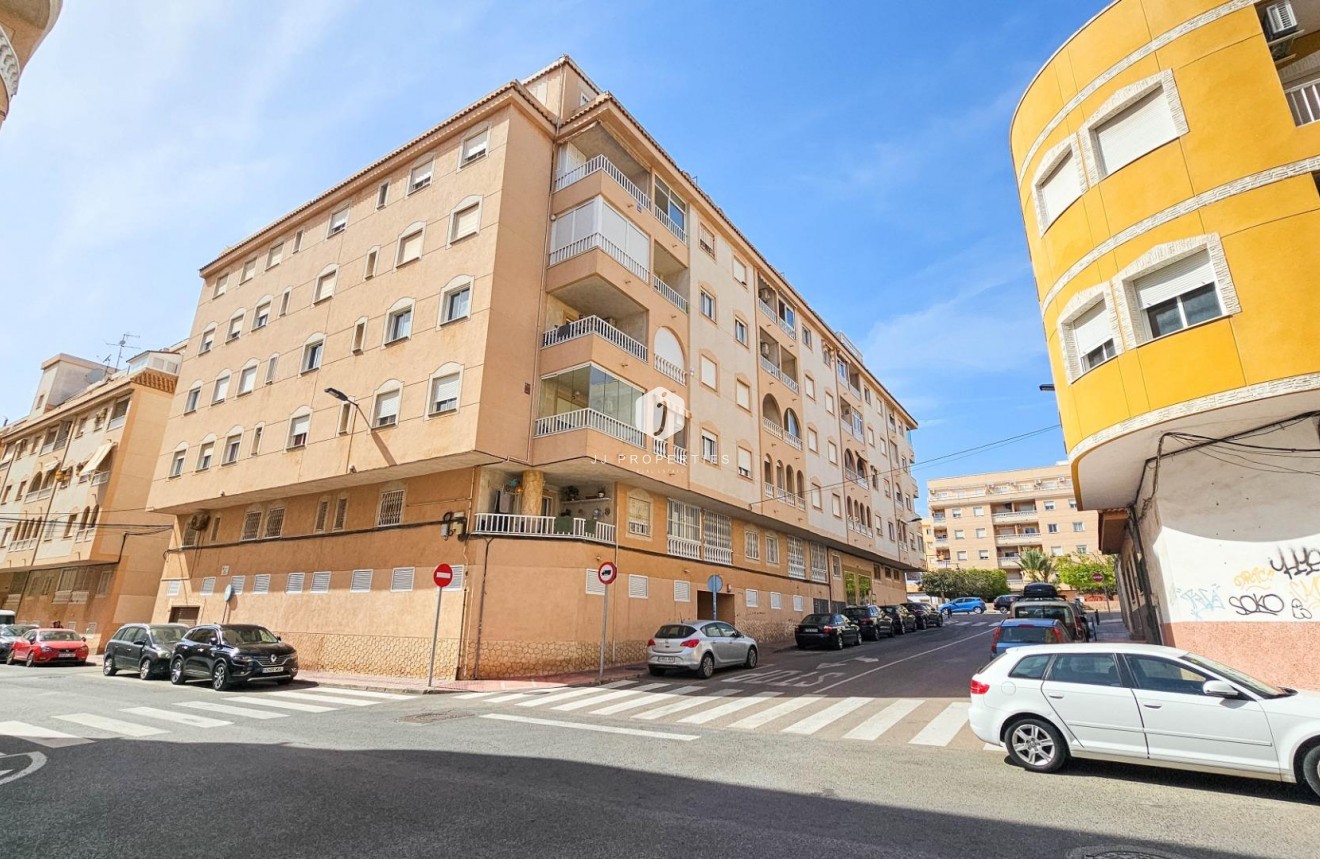 Resale - Apartment / flat -
Torrevieja - Centro