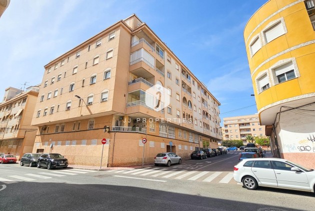Resale - Apartment / flat -
Torrevieja - Centro