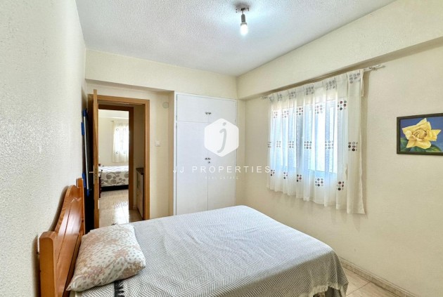 Z drugiej ręki - Mieszkanie w bloku -
Torrevieja - Estacion de autobuses