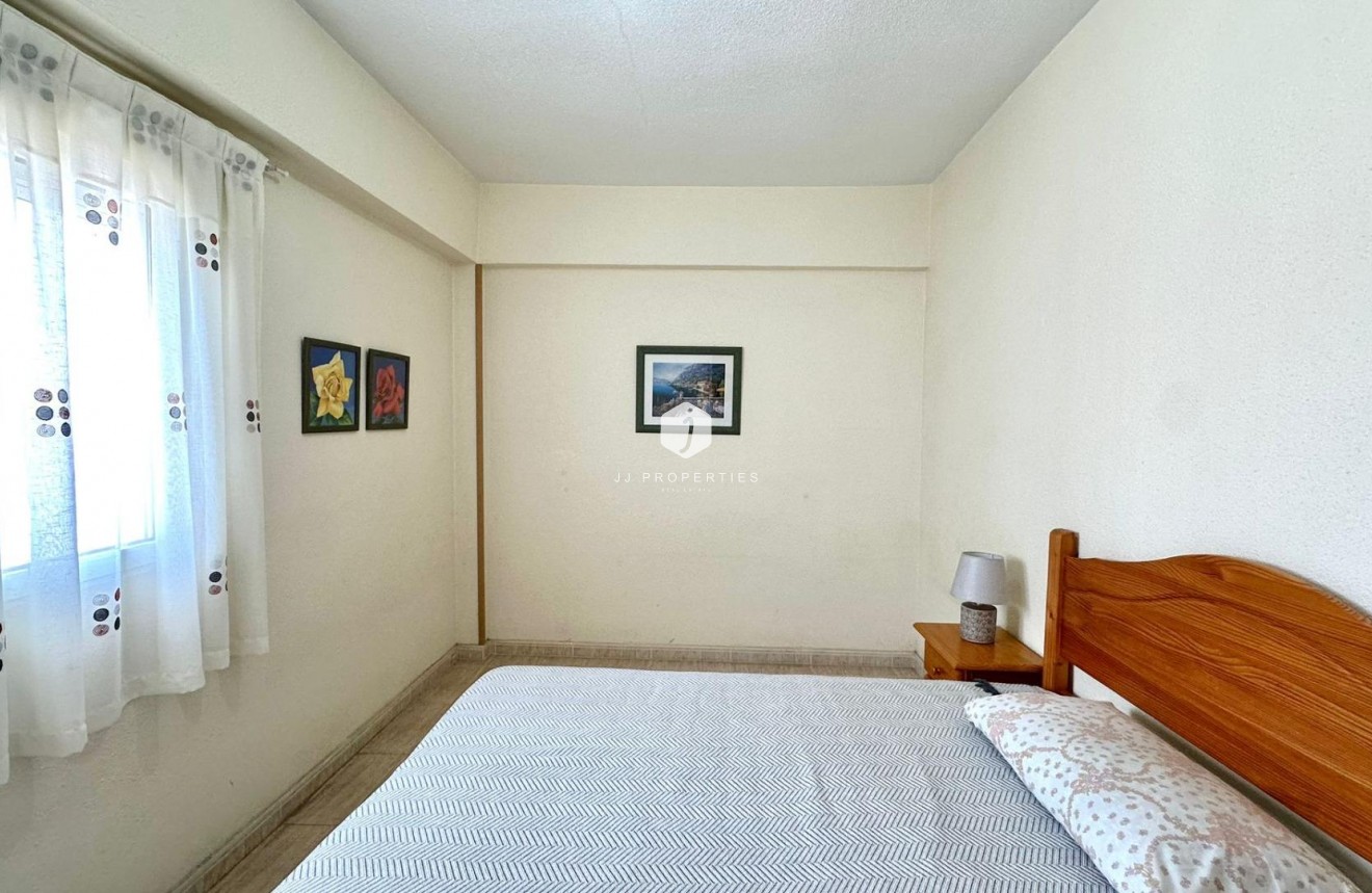 Z drugiej ręki - Mieszkanie w bloku -
Torrevieja - Estacion de autobuses